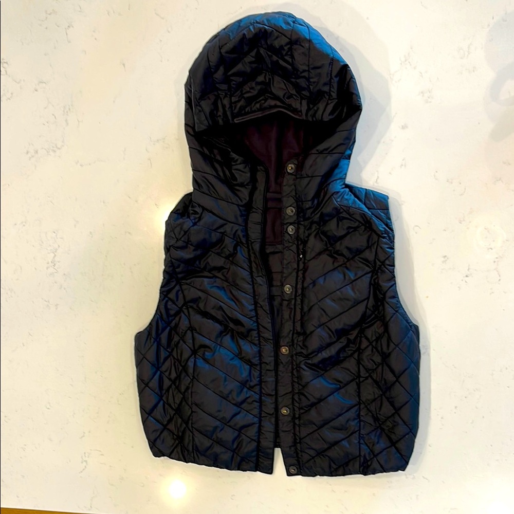 Lululemon cropped quilted hooded vest